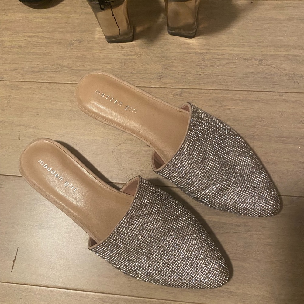 Flats - Picture 3 of 3